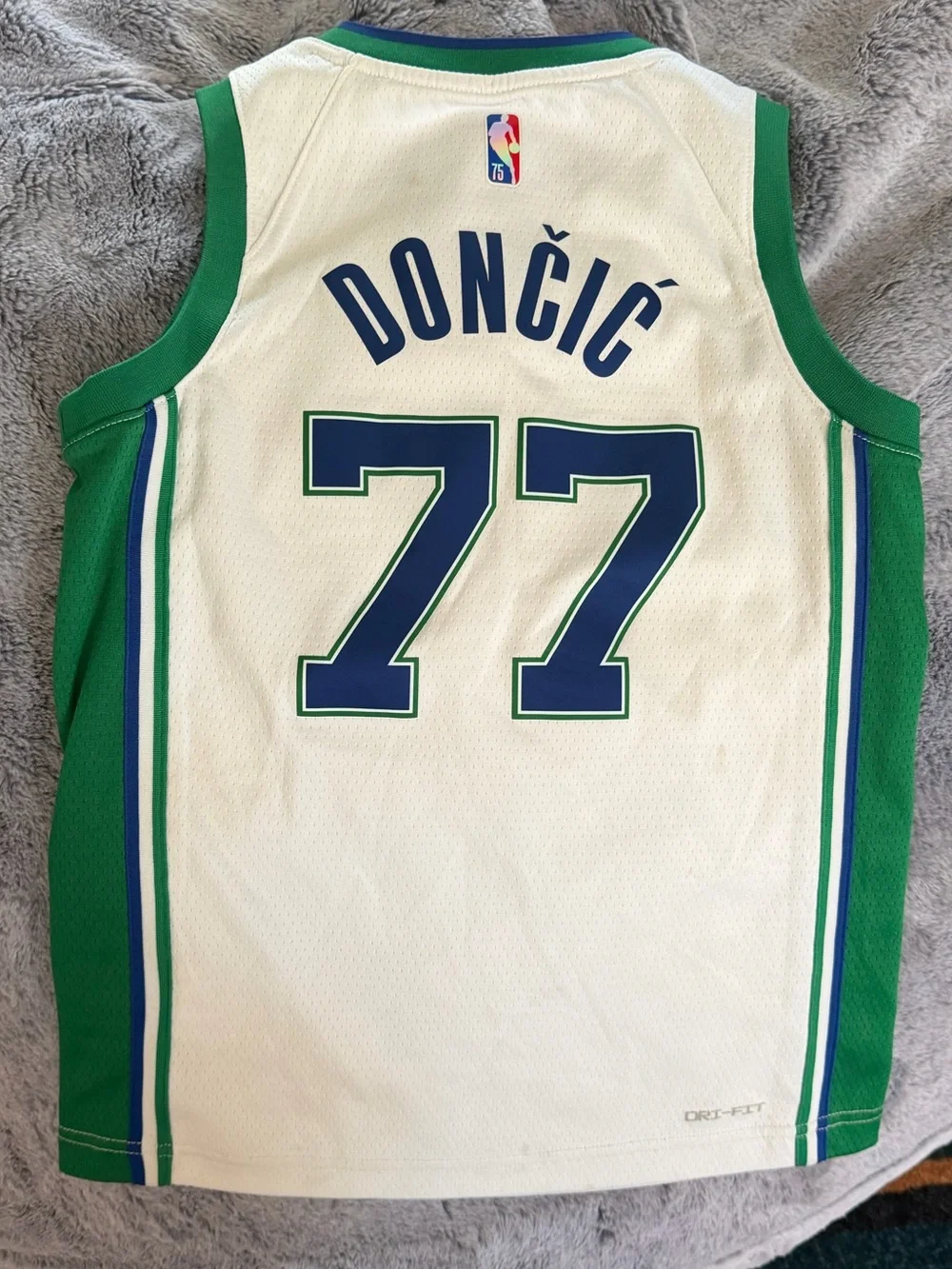 Nike Dallas Mavericks Luka Dončić #77 2021-22 City Edition Mixtape Jersey. SM